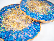 These Indigo Geode Heatproof Resin Coasters can be mix and matched with other colours to create your perfect set.