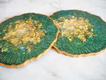 Iridescent Emerald Green Geode Resin Coasters - Iridescent Emerald Green Resin Coaster Set - Iridescent Green Geode Coaster Set Handmade - Geode Green Iridescent Coasters Handmade