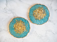 Blue iridescent Geode Resin Coasters - Blue Resin Geode Coasters - Blue Resin Geode Coaster Set - Sparkly Blue Resin Coasters For Home - Blue Iridescent Resin Geode Coasters Set