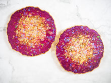 This Plum Geode Resin Coasters Set has a metallic gold edge that has been hand-painted to add a luxe feel.