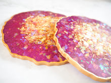 This Plum Geode Heatproof Resin Coasters Set can be purchased as a set and mixed with other complimenting colours to match your home decor.