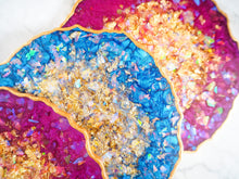 This Indigo Geode Heatproof Resin Coasters Set has a gorgeous pink and purple shimmer with iridescent flakes and gold.