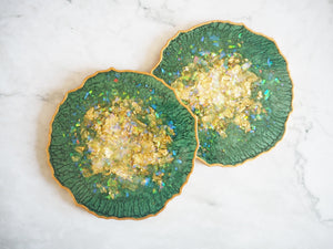 Iridescent Emerald Green Geode Resin Coasters - Iridescent Emerald Green Resin Coaster Set - Iridescent Green Geode Coaster Set Handmade - Handmade Green Resin Coasters