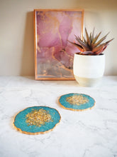 Blue iridescent Geode Resin Coasters - Blue Resin Geode Coasters - Blue Resin Geode Coaster Set - Sparkly Blue Resin Coasters For Home - Blue Iridescent Resin Geode Coasters